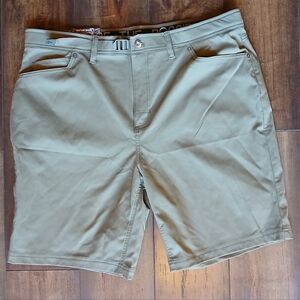 Gerry Men's Shorts Easy Stretch Fabric Built-In Belt Venture Shorts Size 40 NEW